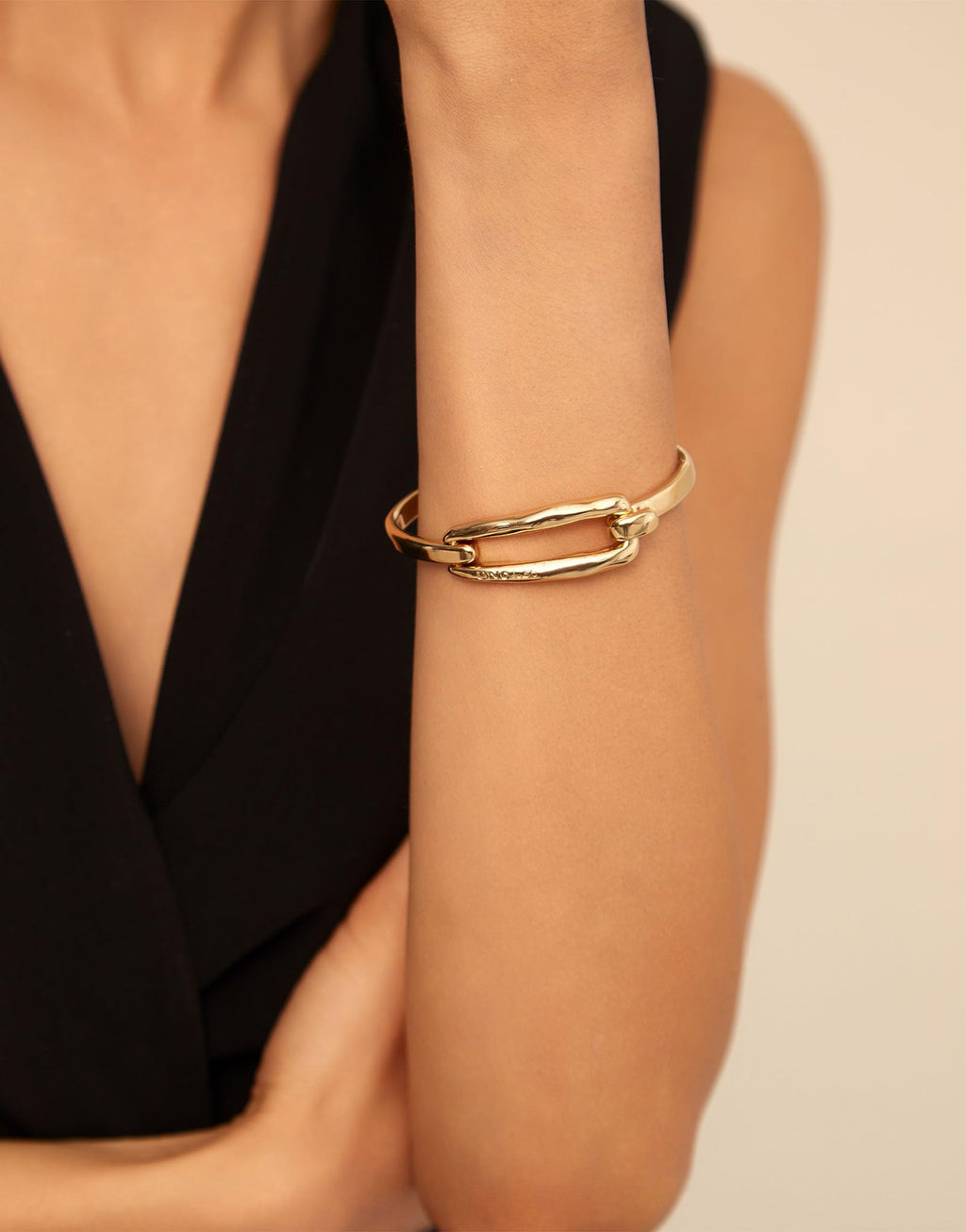 Uno de 50 AMARRADO Rigid Bracelet, (18K Gold-Plated)