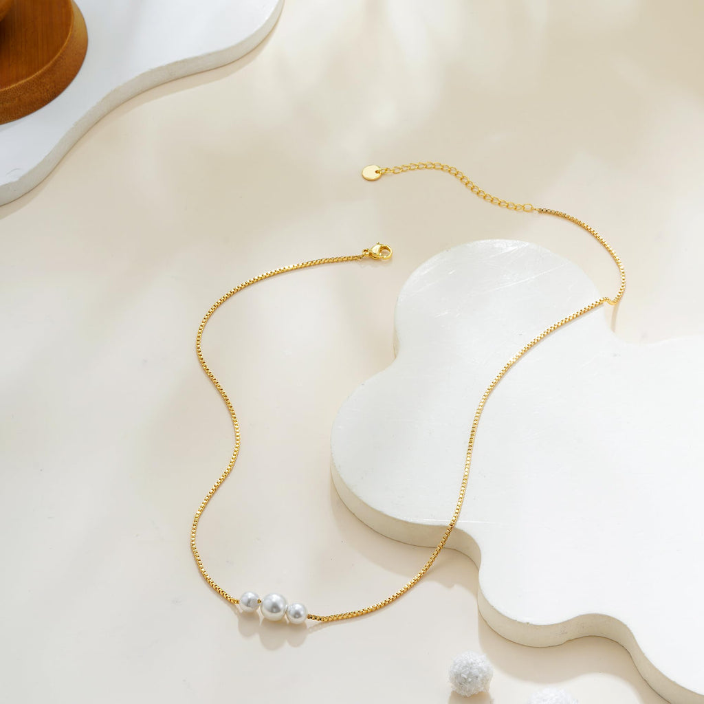 Decholly Mothers Day Gifts for Mom Gold Pearl Necklaces for Women Trendy, 14K Gold Plated Dainty Necklace Simple Pearl Necklace Women's Jewelry Friend Mothers Day Birthday Wedding Jewelry Gifts for Women
