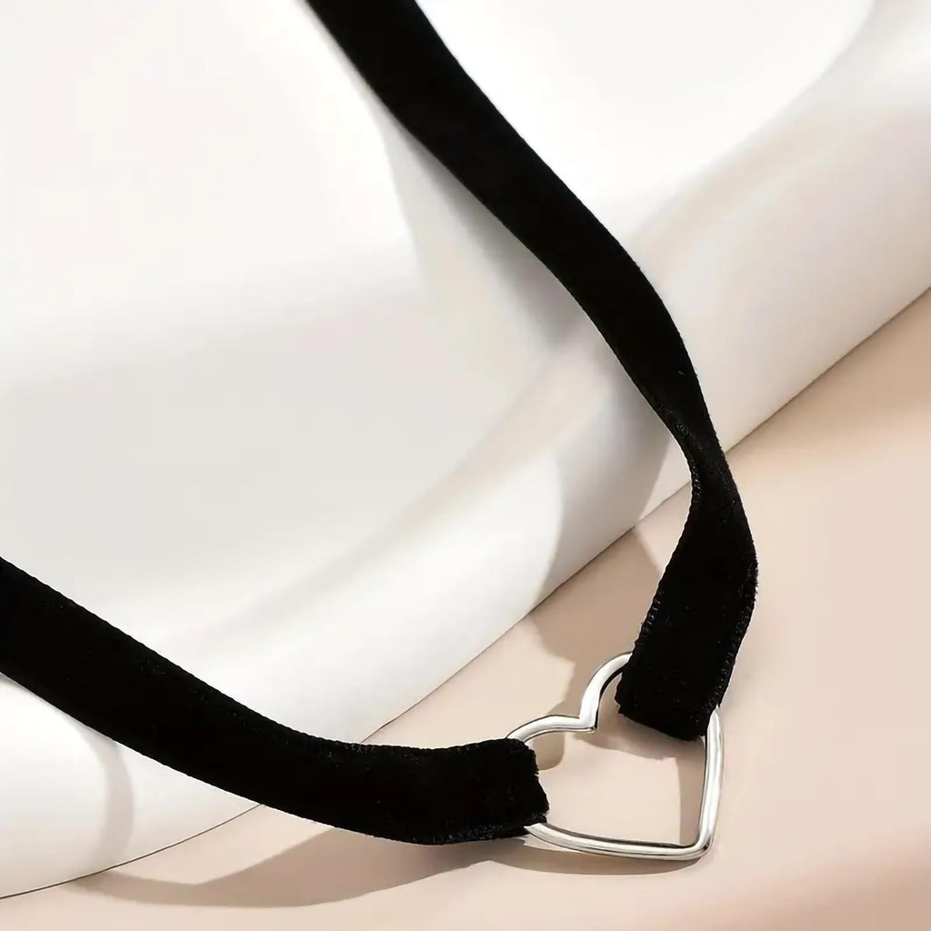 Fesciory Black Necklaces for Women, Adjustable Layered Velvet Leather Lace Collar Necklace, Goth Jewelry Gifts. (Heart)