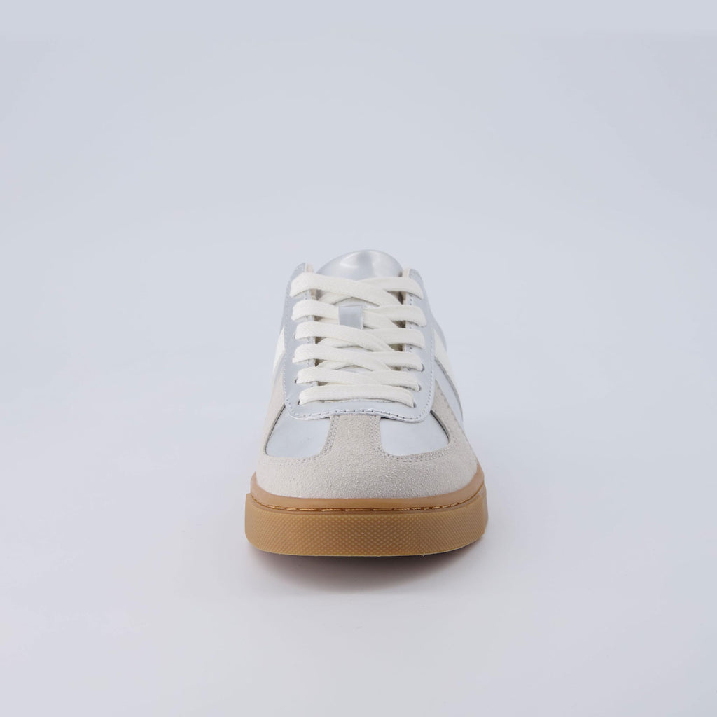 CUSHIONAIRE Bailey Womens Retro Sneaker, Classic Everyday Sneakers for Women with Sleek Rounded Toe and Memory Foam, SILVER 8.5