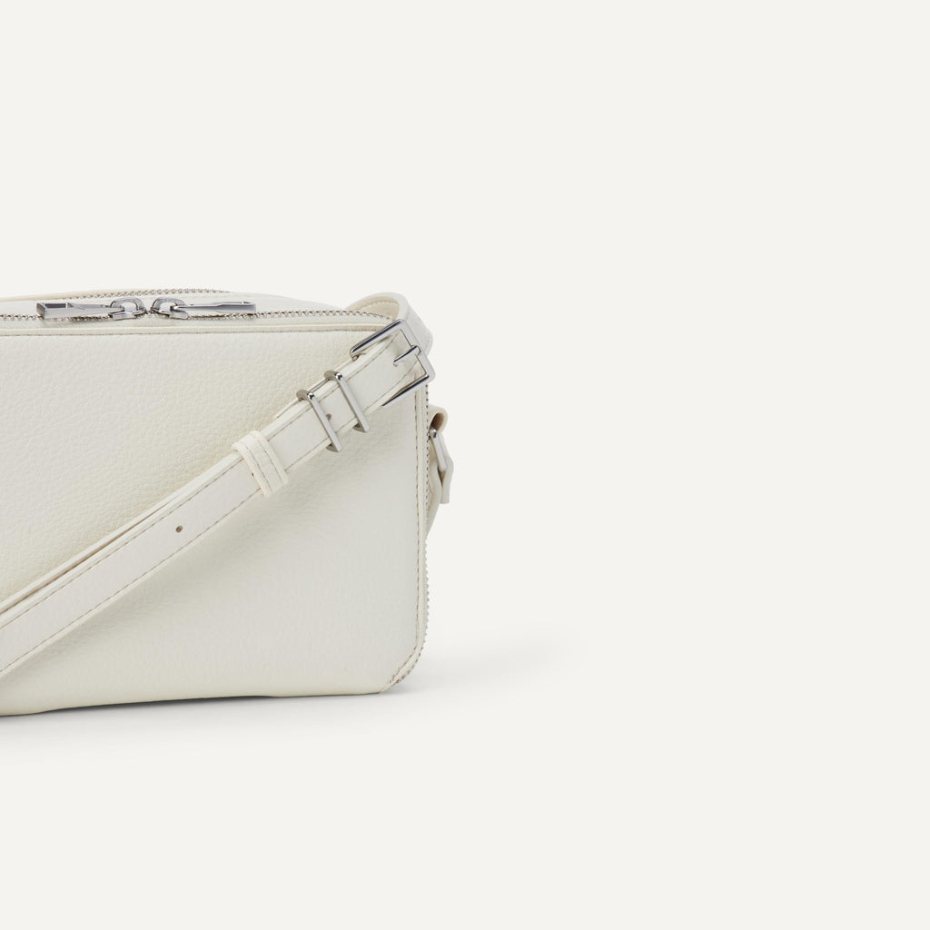 Amazon Essentials Women's Boxy Crossbody Bag, Ecru, One Size