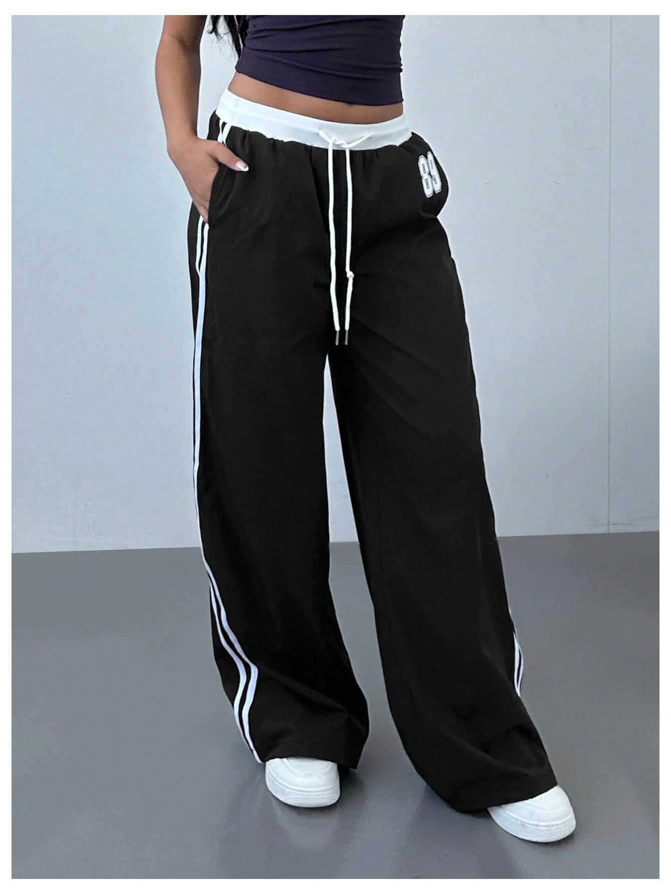 WDIRARA Women's Wide Leg Baggy Sweatpants Side Striped Number Graphic Track Pants with Pockets Black Large