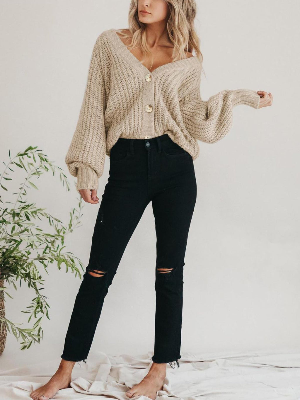 PRETTYGARDEN Women's Short Cardigan Sweaters V Neck Button-Down Long Sleeve Oversized Chunky Knit Cardigans (Apricot,Medium)