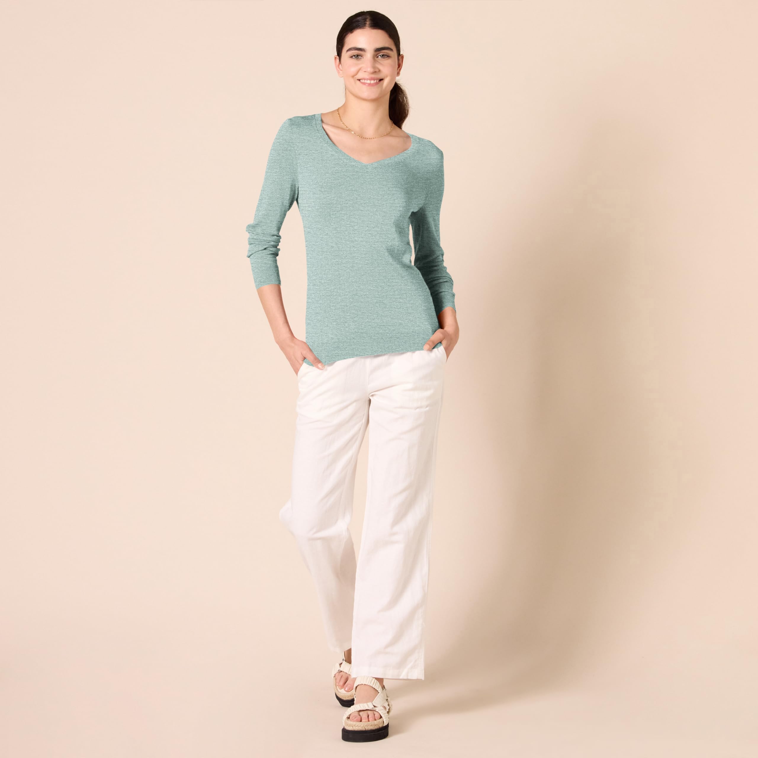 Amazon Essentials Women's Regular-Fit Lightweight Long-Sleeve V-Neck Sweater, Sage Green Heather, Small