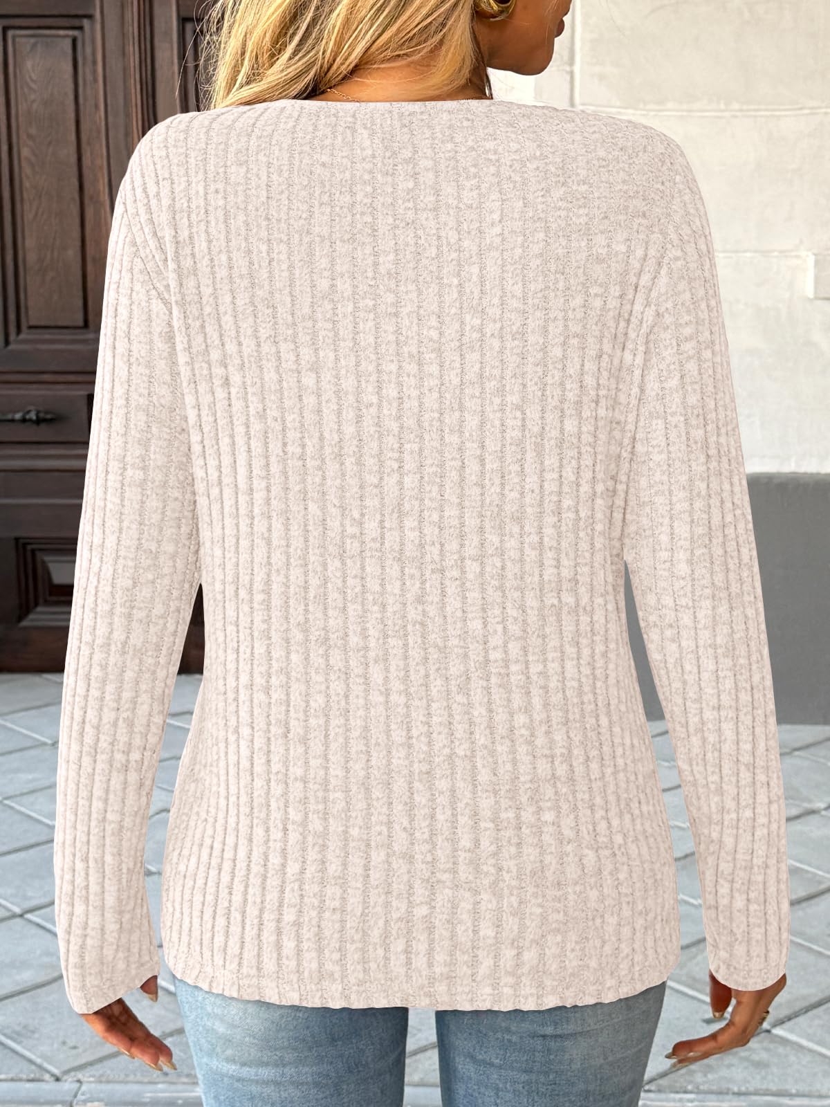 AUTOMET Womens Long Sleeve Shirt Fall Fashion 2025 V Neck Sweater Tunic Tops Dressy Casual Work Blouse Trendy Winter Clothing Apricot M