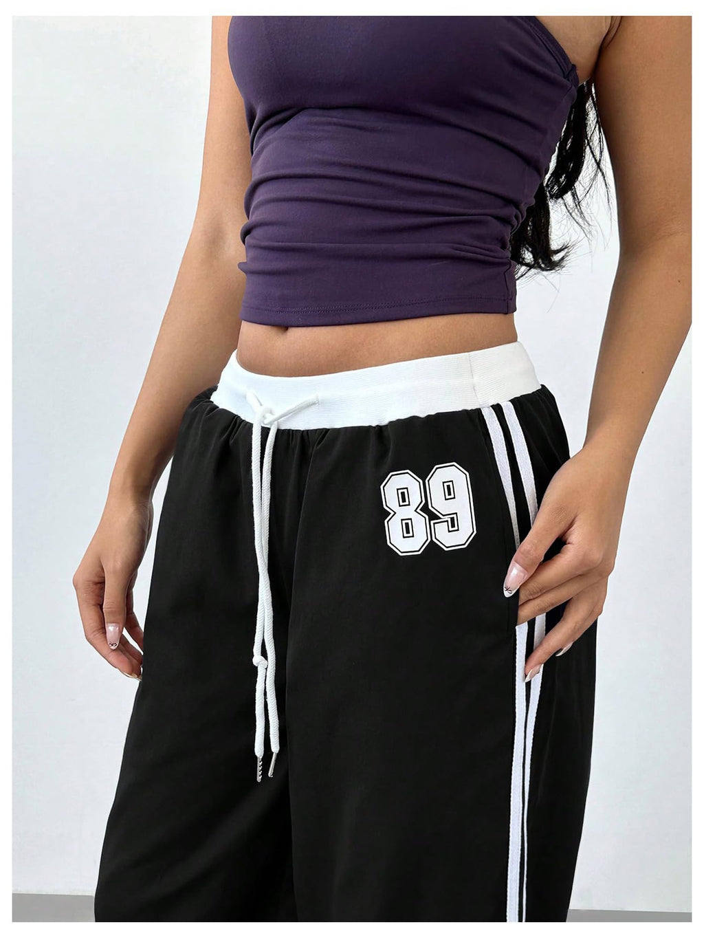 WDIRARA Women's Wide Leg Baggy Sweatpants Side Striped Number Graphic Track Pants with Pockets Black Large