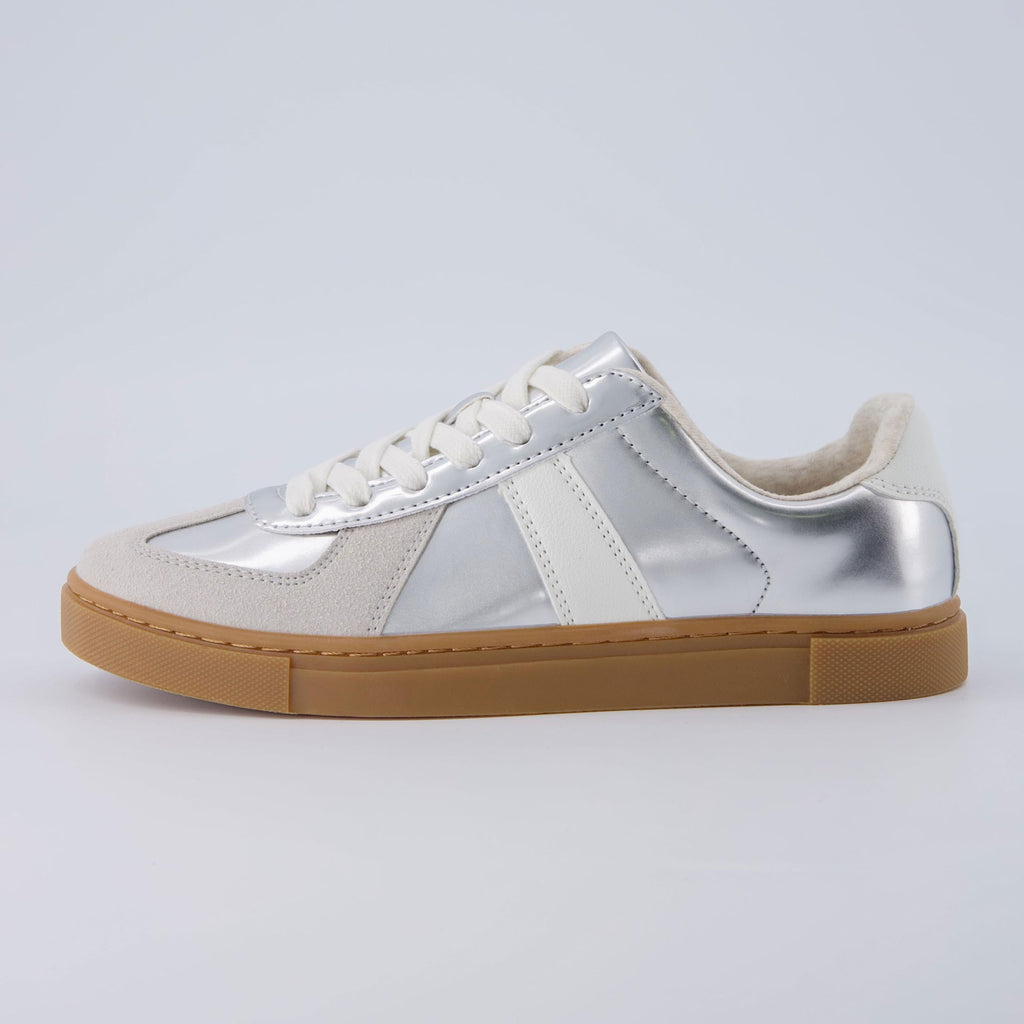 CUSHIONAIRE Bailey Womens Retro Sneaker, Classic Everyday Sneakers for Women with Sleek Rounded Toe and Memory Foam, SILVER 8.5