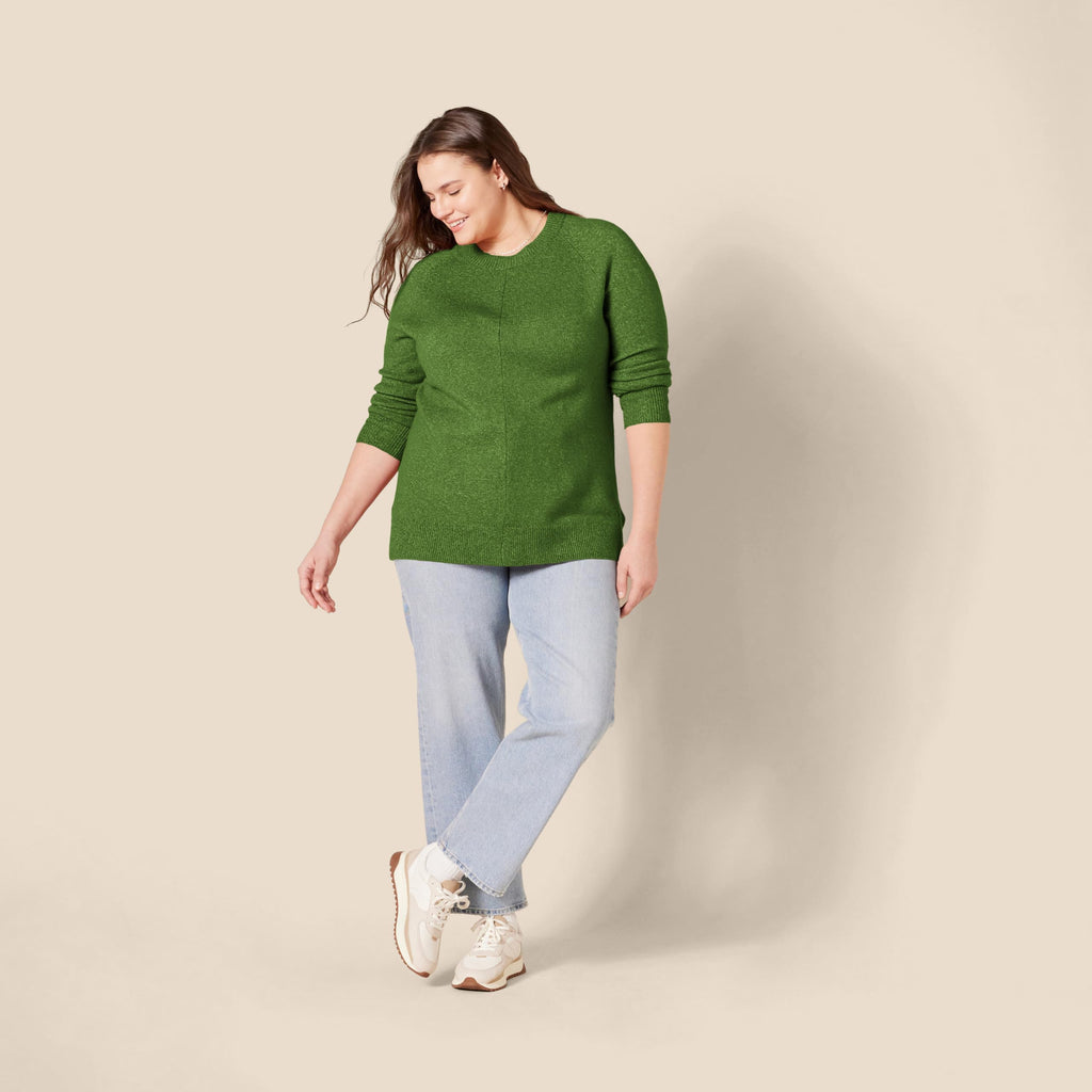 Amazon Essentials Women's Regular-Fit Soft Touch Long-Sleeve Crewneck Sweater, Green, Medium