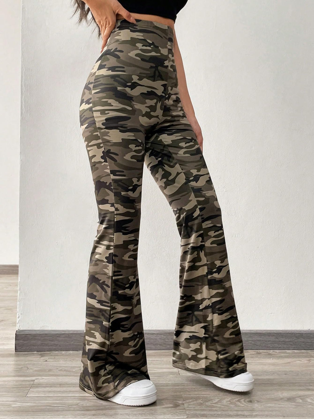 WDIRARA Women's Newspaper Print Flare Wide Leg Elastic Waist Fitted Funky Letter Print Pants Army Green Small