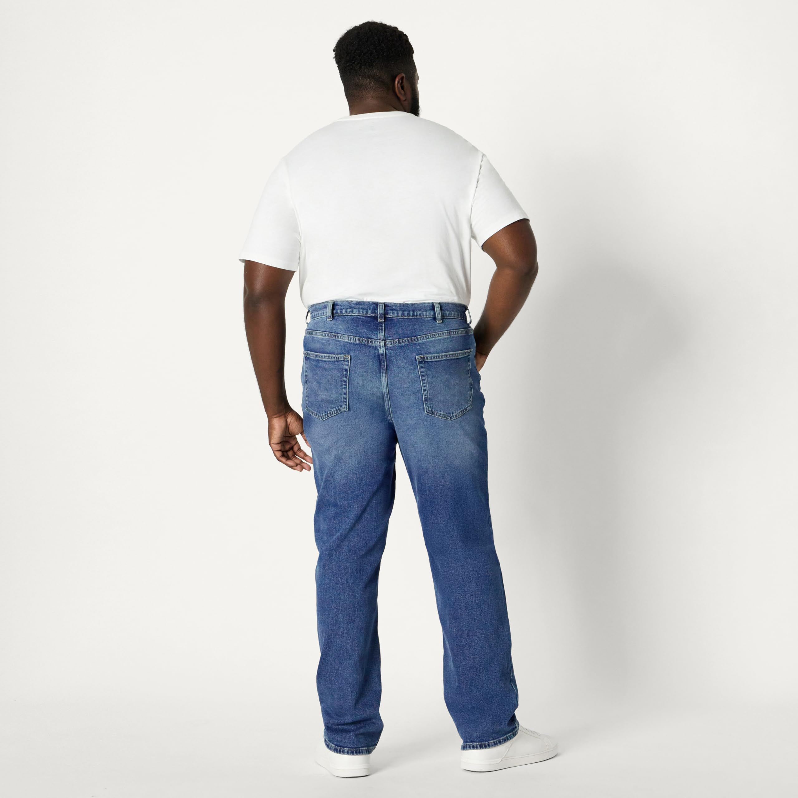 Amazon Essentials Men's Low Stretch Straight-Fit Jeans, Tinted Medium Blue, 42W x 32L