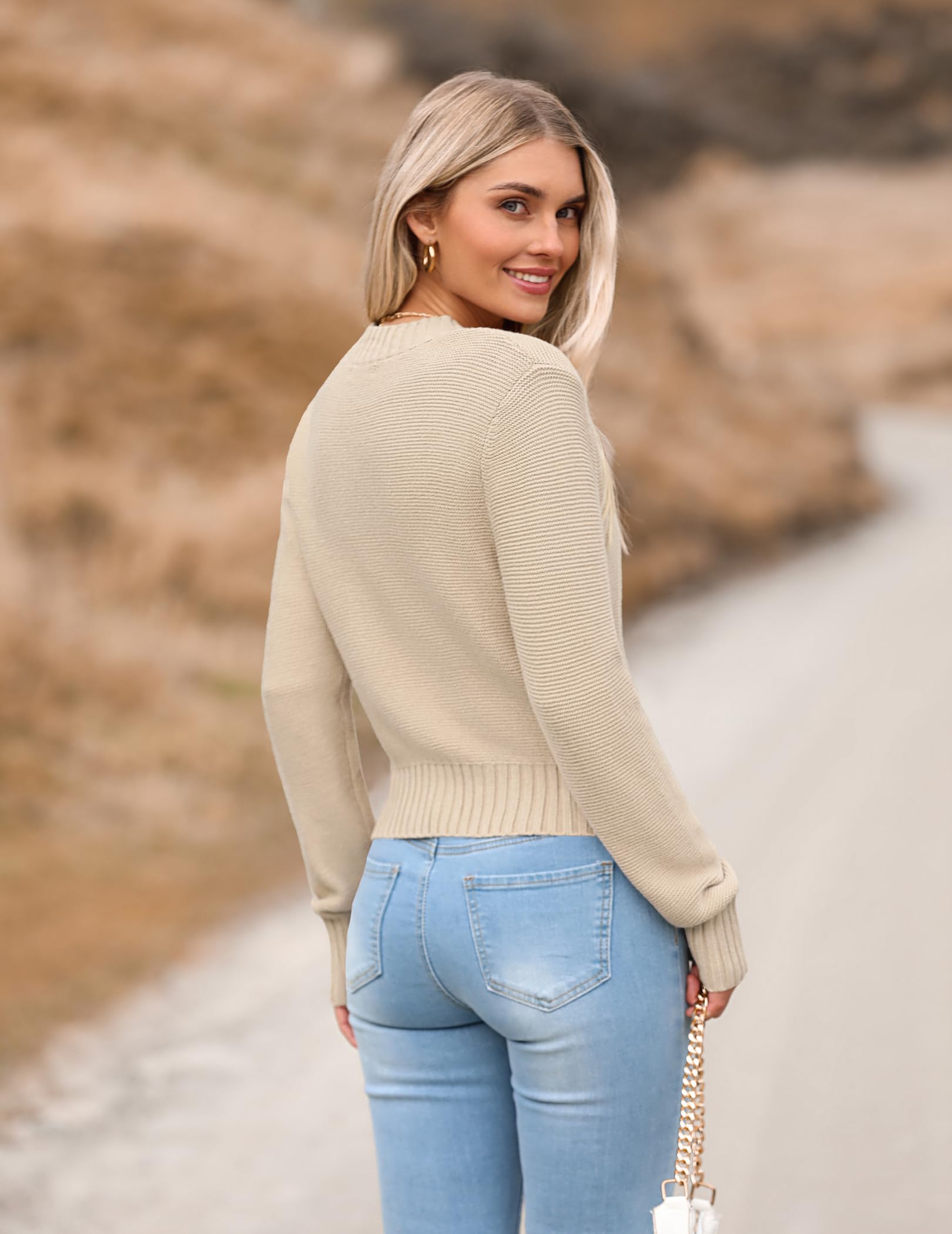 Zeagoo Women's 2025 Fall Crewneck Cropped Sweater Trendy Long Sleeve Ribbed Knit Pullover Jumper Tops Beige