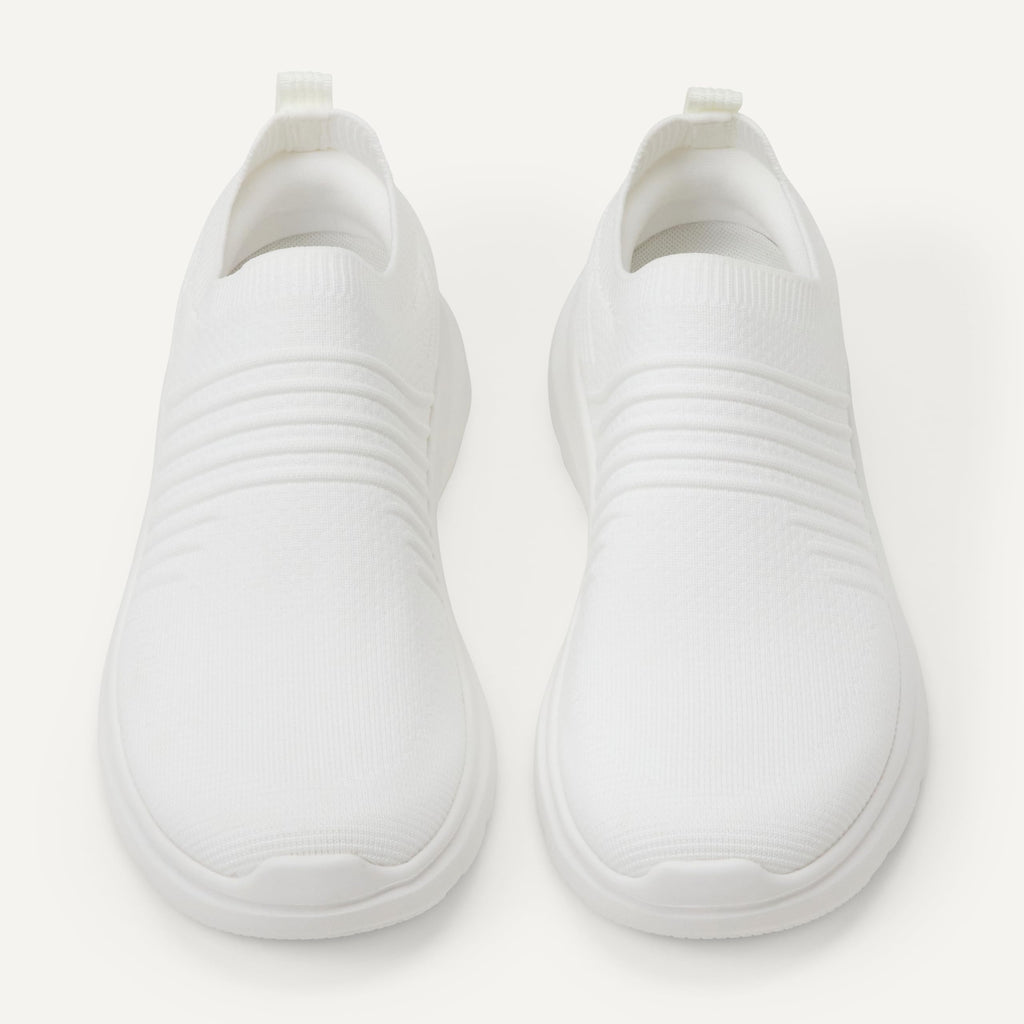 Amazon Essentials Women's Slip-On Lightweight Knit Walking Shoes, White, 7.5