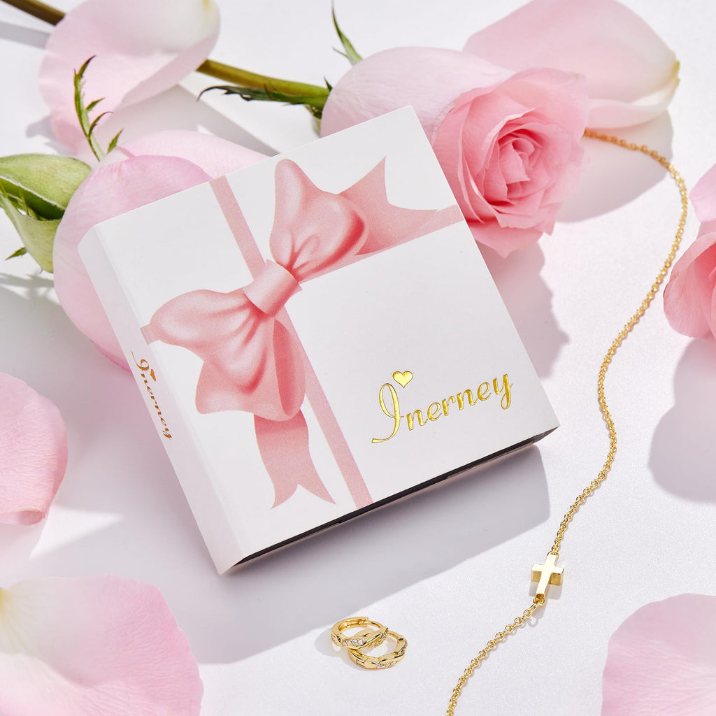 Inerney Gold P Necklace for Girl, Letter P Necklace with Heart Pendant, 14K Gold Plated Initial Jewelry for Women, Dainty Gift for Mom Wife Girlfriend