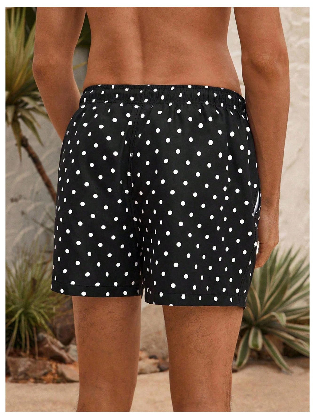 WDIRARA Men's Polka Dots Swim Trunks Drawstring Waist Beach Vacation Board Shorts with Pockets Black and White XX-Large