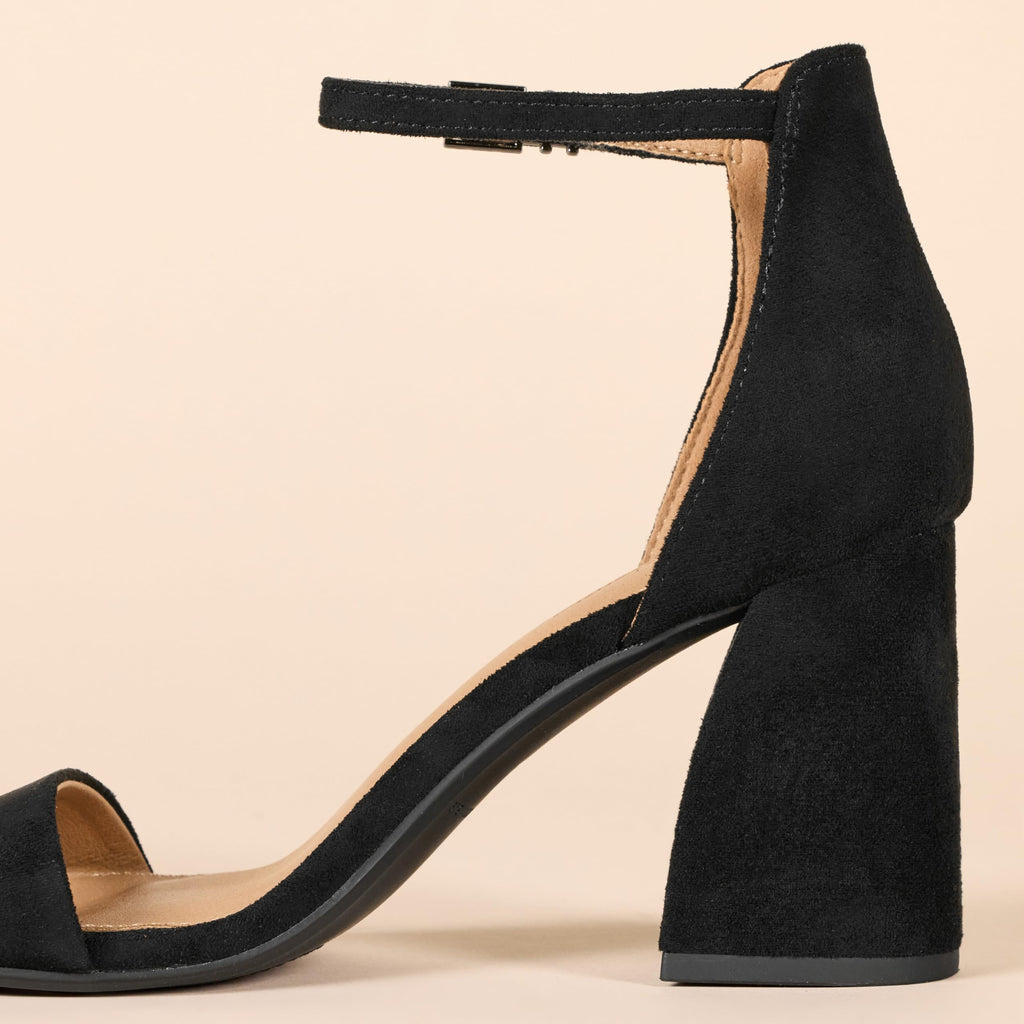 Amazon Essentials Women's High Heel Nola, Black Faux Suede, 7
