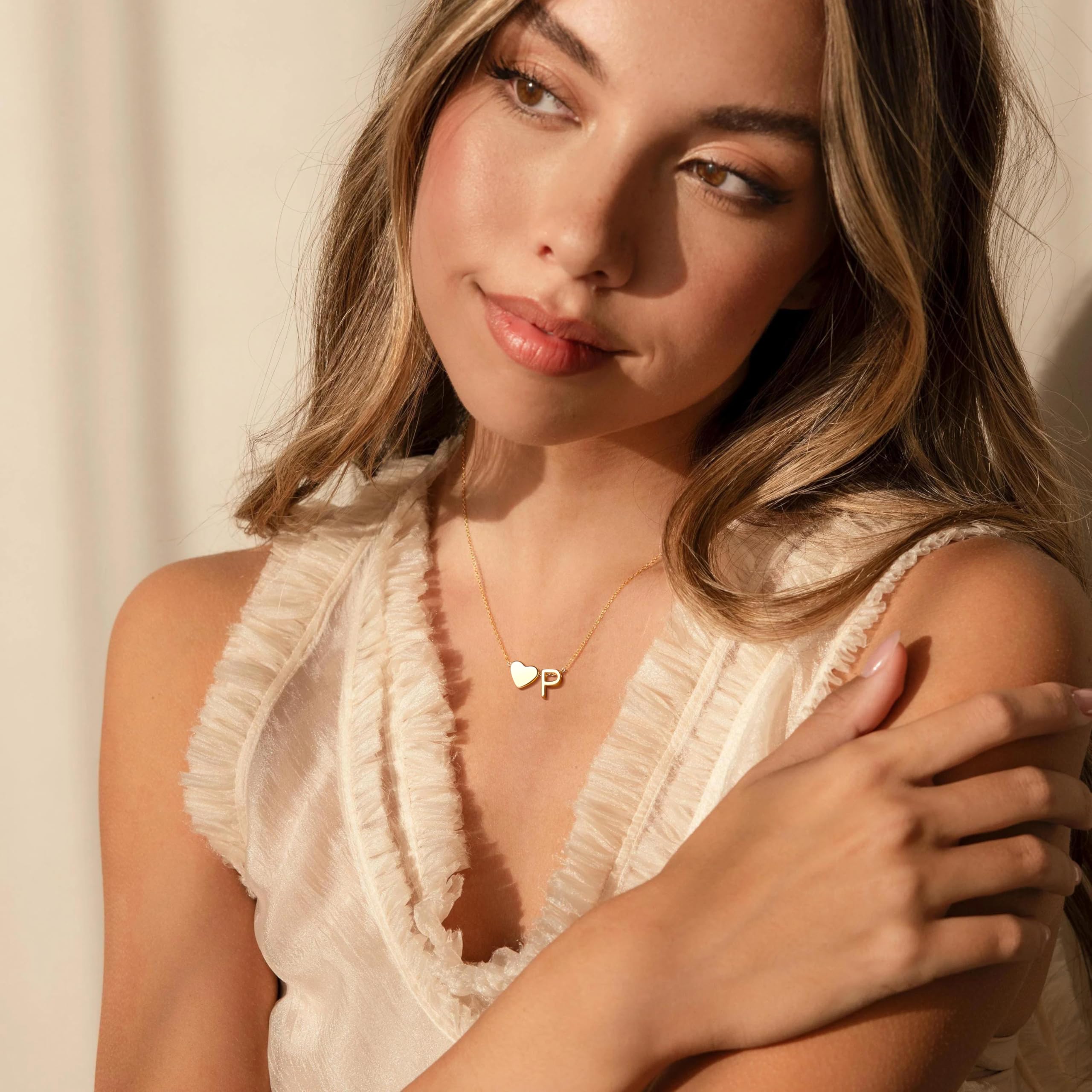 Inerney Gold P Necklace for Girl, Letter P Necklace with Heart Pendant, 14K Gold Plated Initial Jewelry for Women, Dainty Gift for Mom Wife Girlfriend
