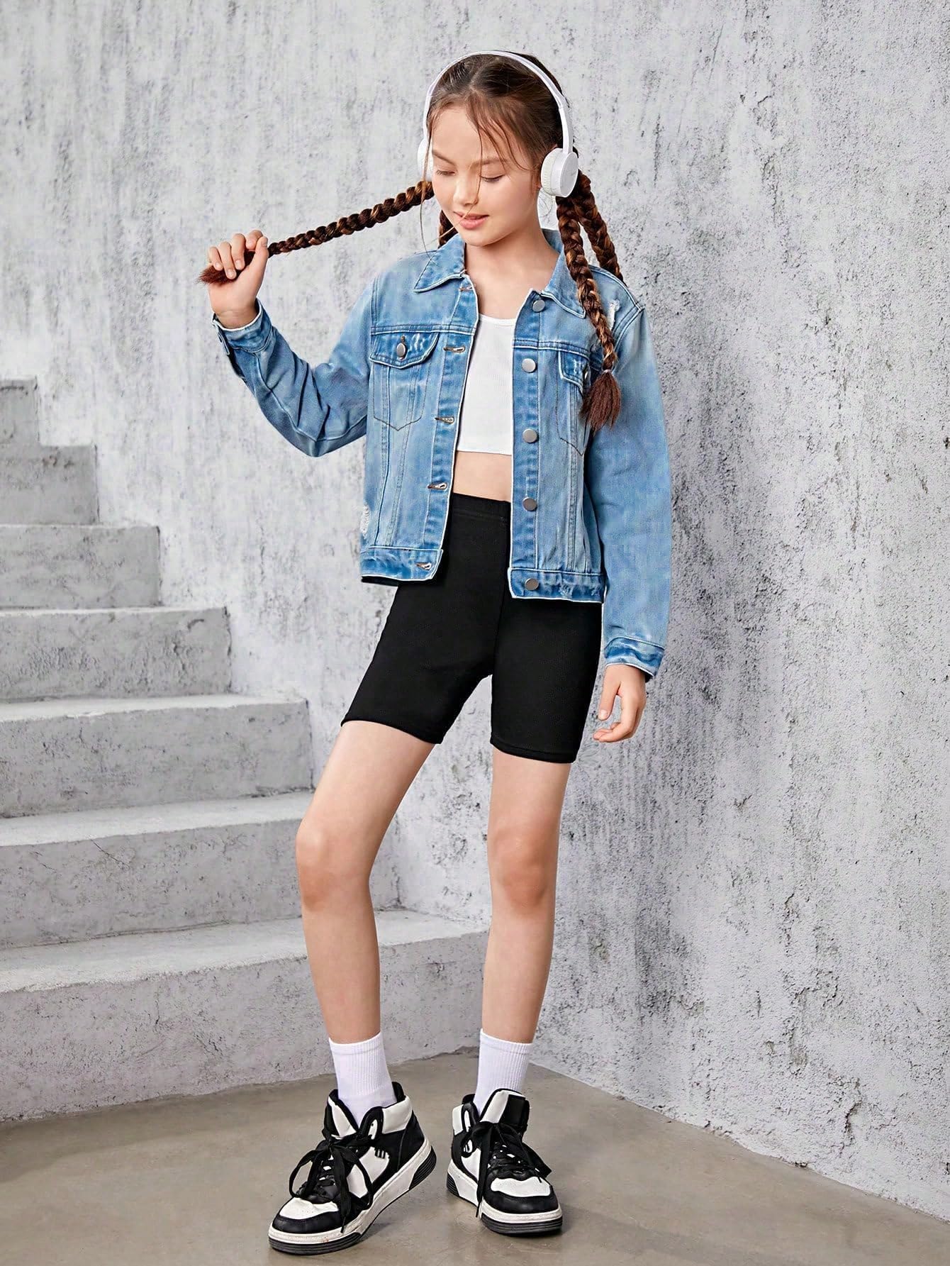 WDIRARA Girl's Ripped Flap Pocket Button Front Long Sleeve Collared Denim Jacket Medium Wash 13Y