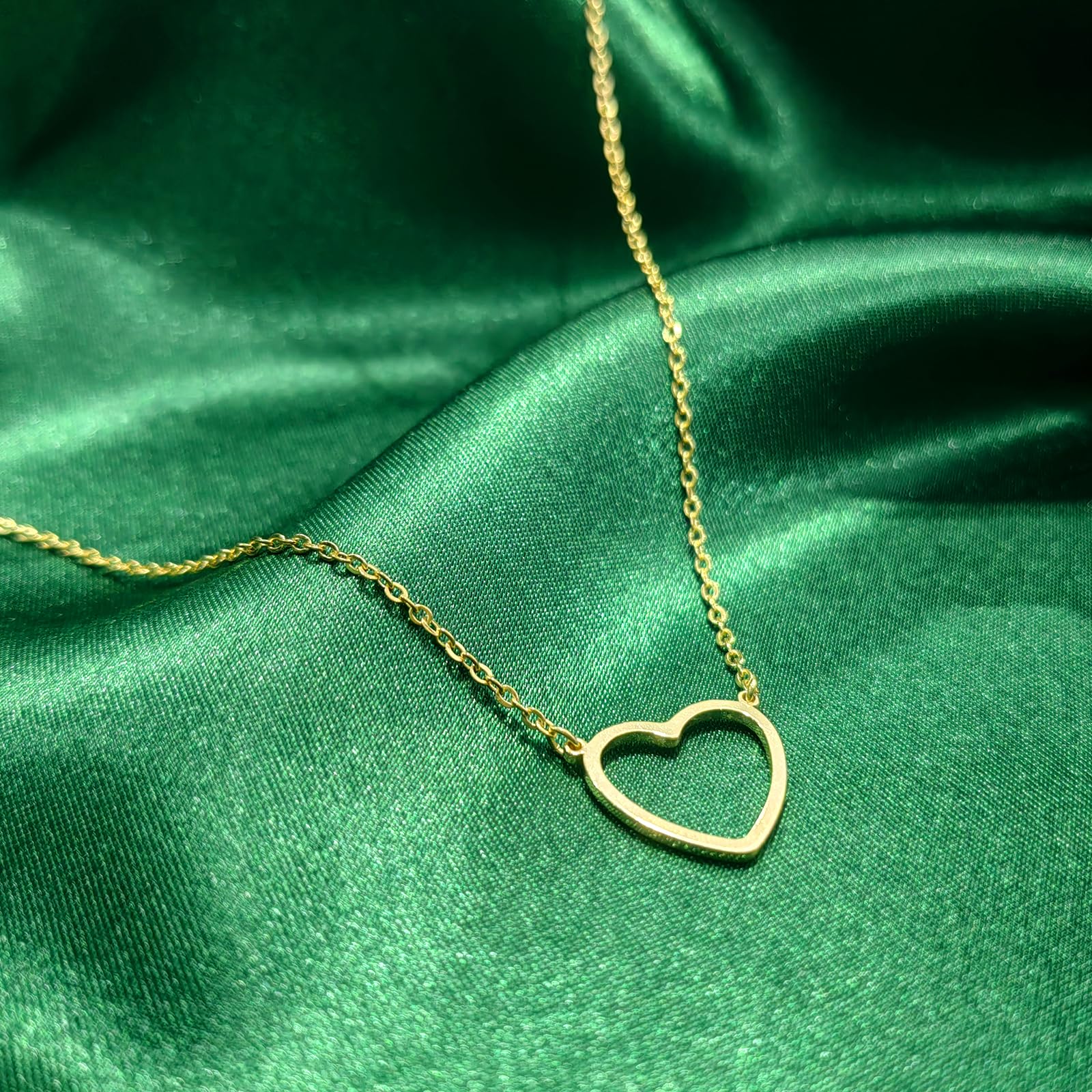 Zeffy Heart Necklace for Women - Dainty 14K Gold Plated Cute Open Heart Pendant Necklaces Simple Gold Choker Necklace Trendy Gold Jewelry for Women Valentines Day Gifts