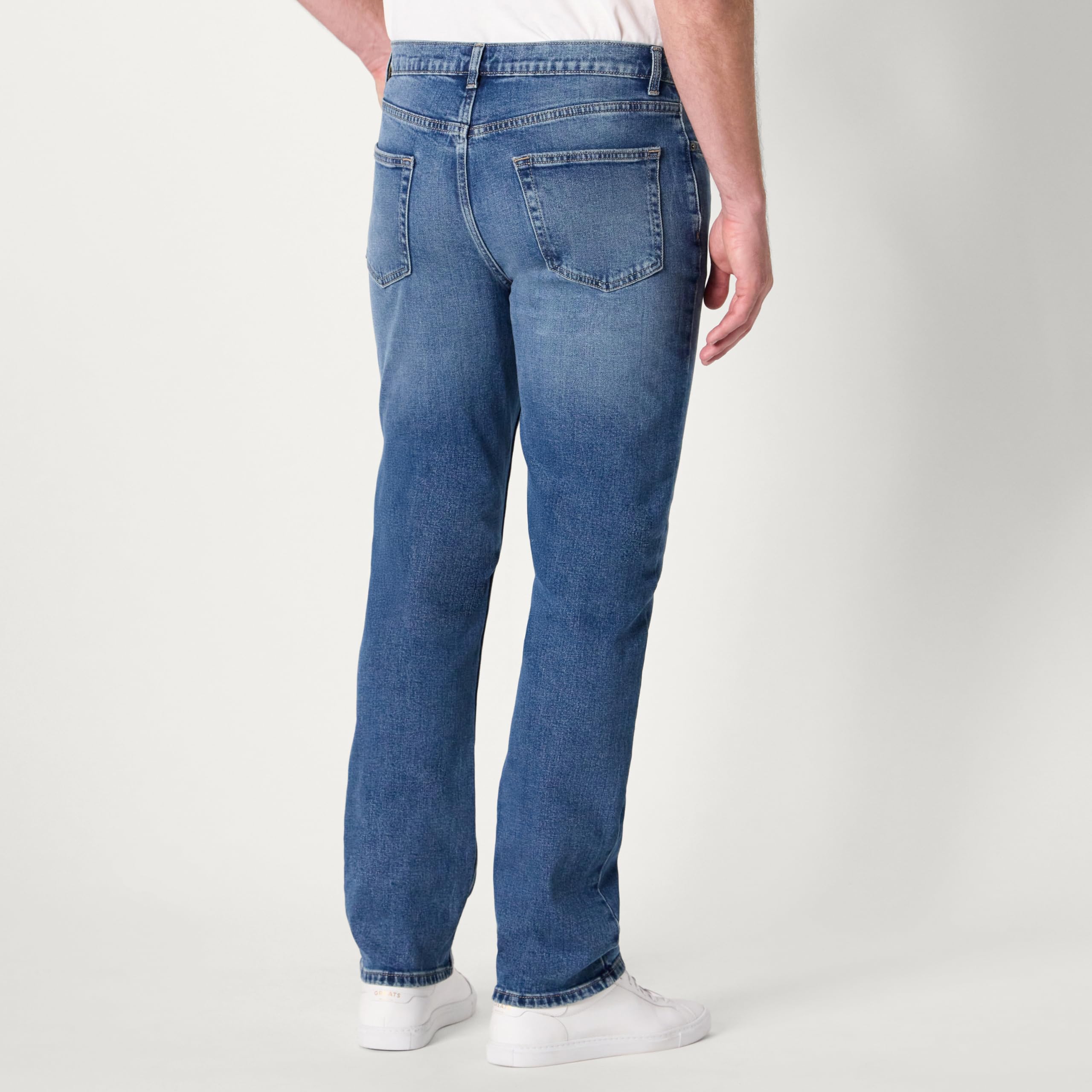Amazon Essentials Men's Low Stretch Straight-Fit Jeans, Tinted Medium Blue, 42W x 32L