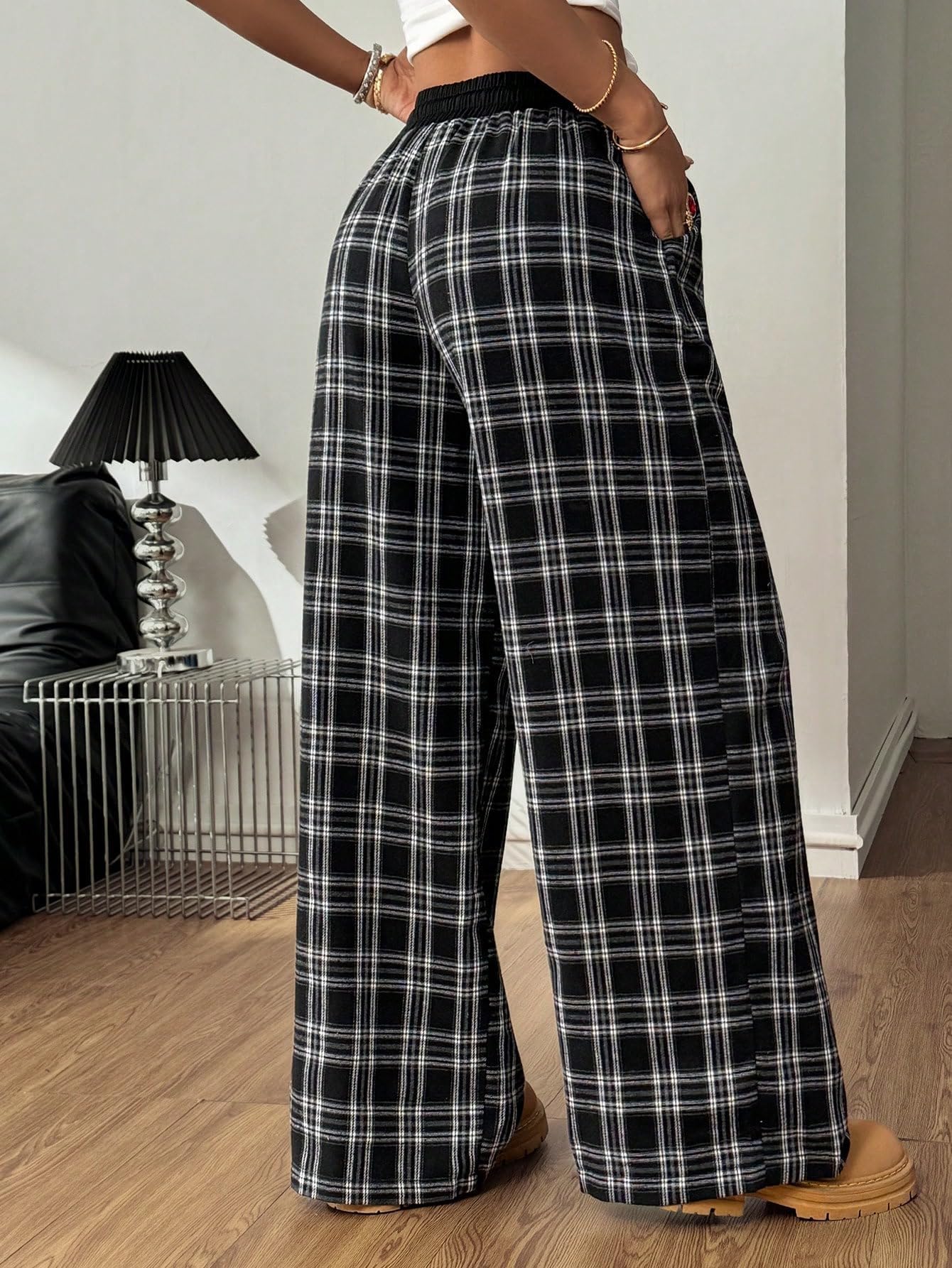 WDIRARA Girl's Plaid Elastic Waist Pants Wide Leg Long Baggy Pants with Pockets Black Vintage 15Y