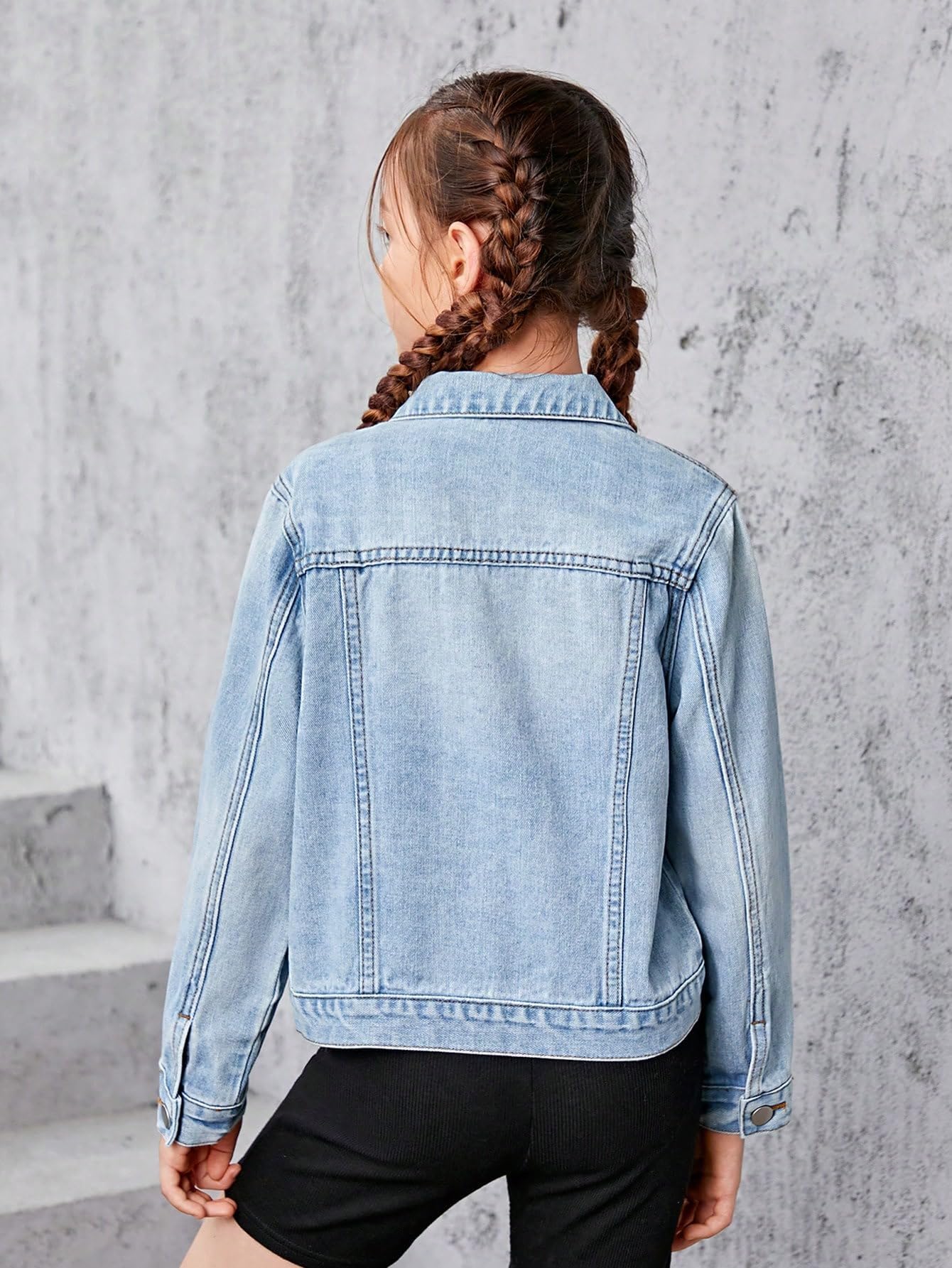 WDIRARA Girl's Ripped Flap Pocket Button Front Long Sleeve Collared Denim Jacket Light Wash 11Y