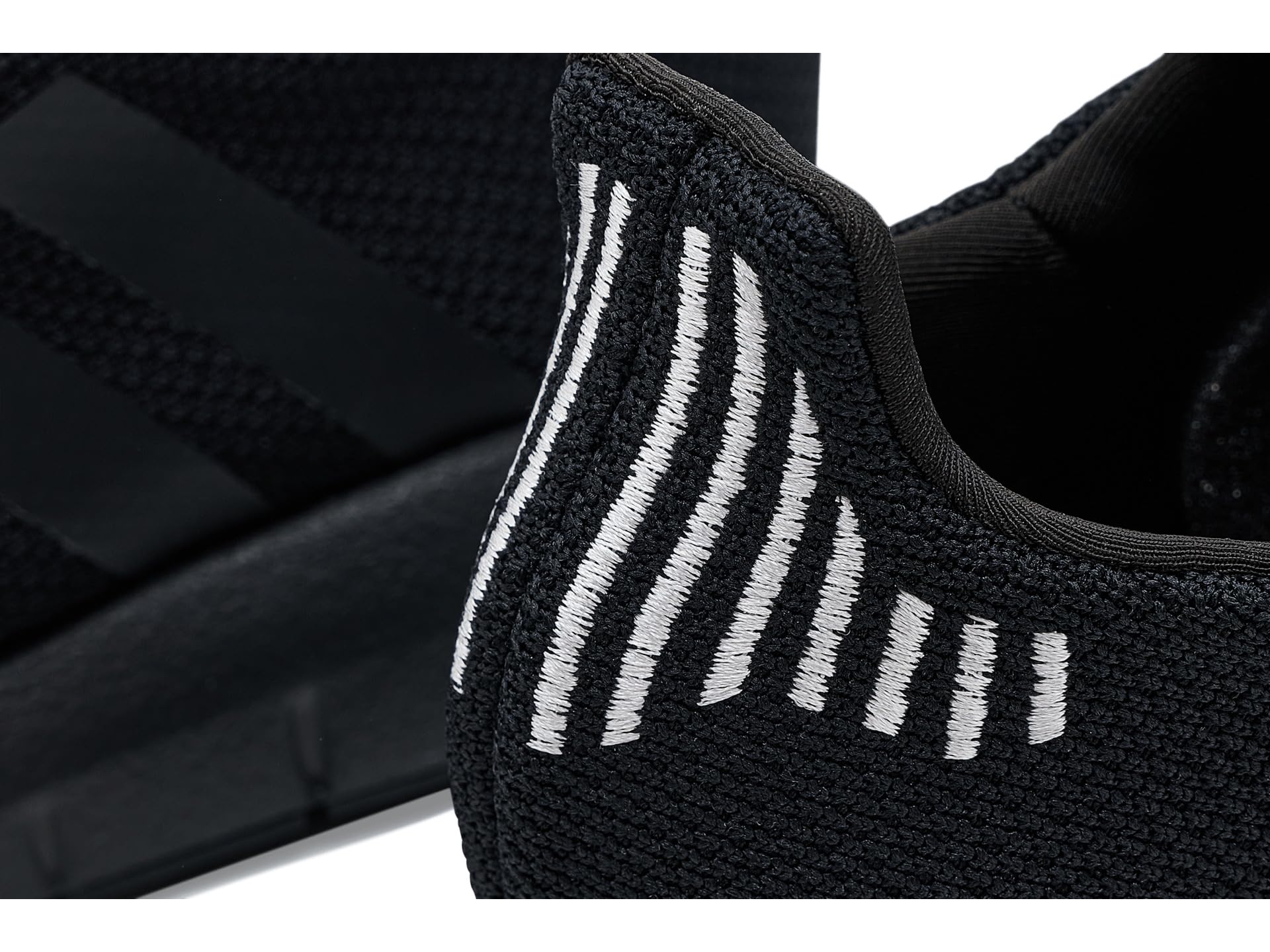 adidas Womens Swift Run Core Black/Core Black/Wonder Quartz 6.5