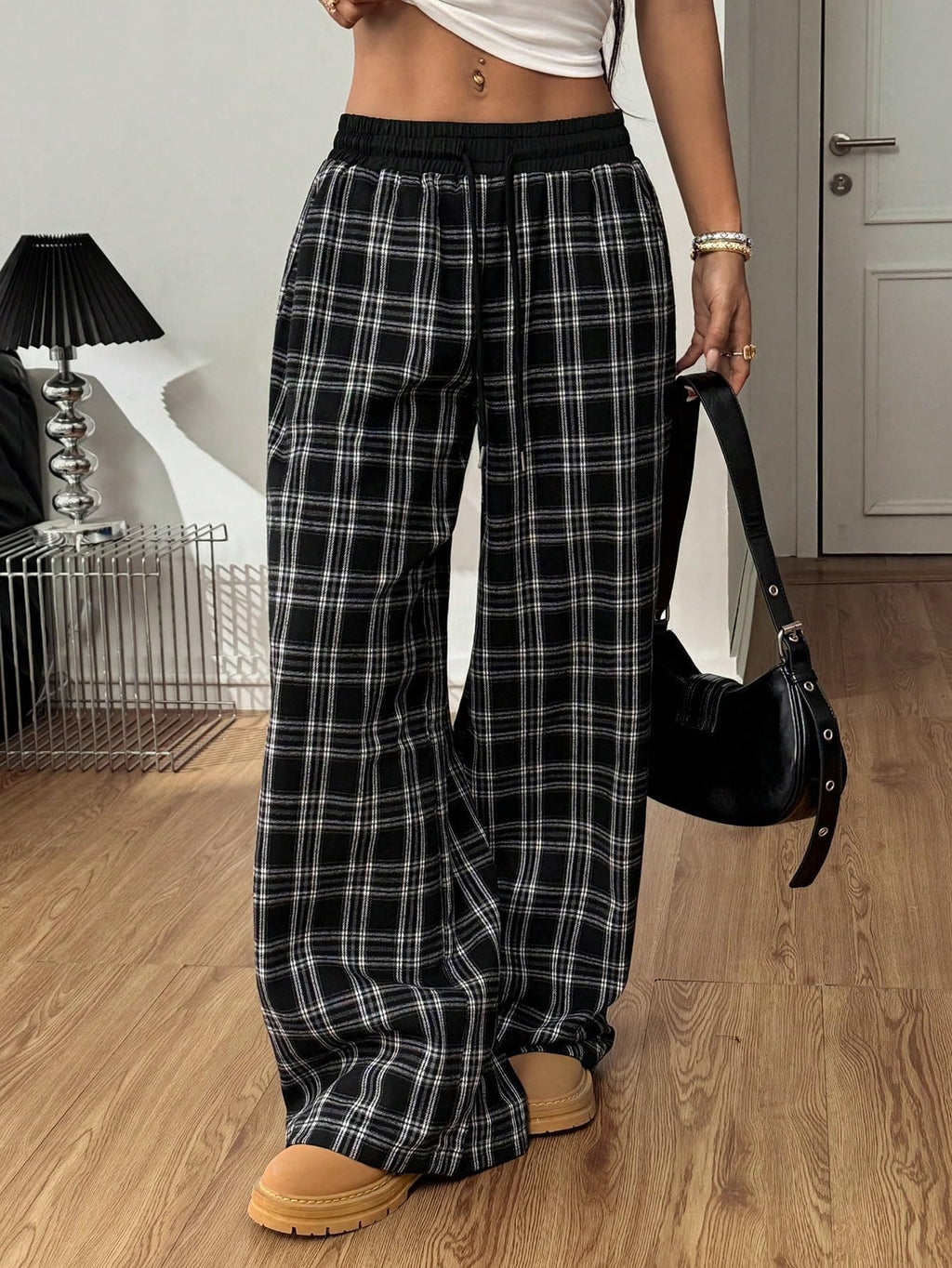 WDIRARA Girl's Plaid Elastic Waist Pants Wide Leg Long Baggy Pants with Pockets Black Vintage 15Y