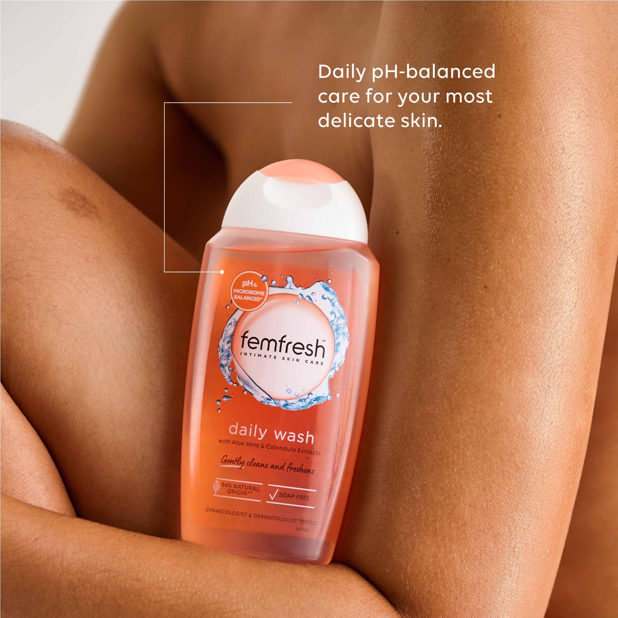 Femfresh Daily Intimate Wash, Feminine Hygiene Shower & Bath Gel Cleanser, pH Balanced, Soap Free Feminine Wash with Aloe Vera & Calendula, Hypoallergenic, 250ml