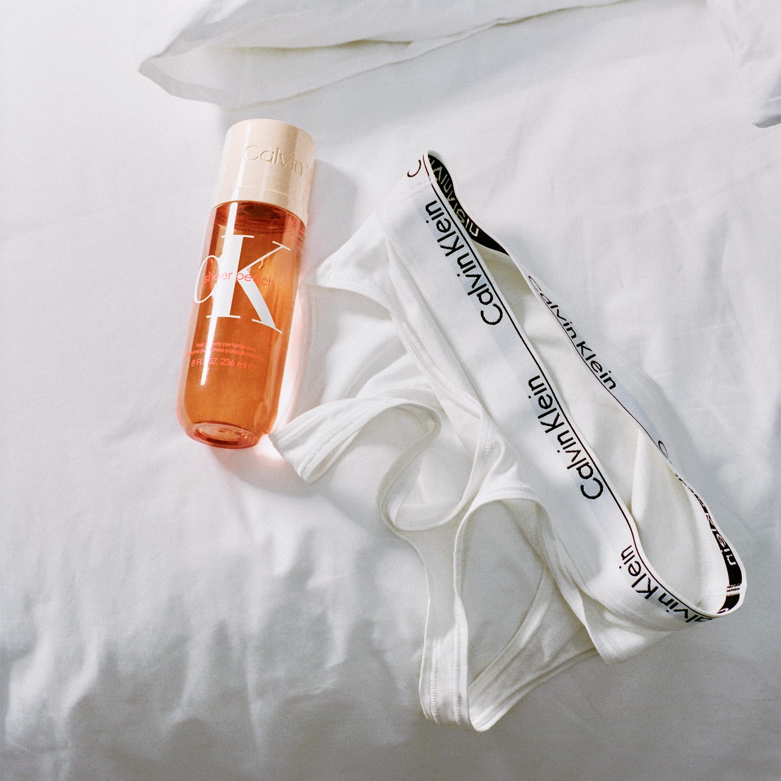 Calvin Klein CK Sheer Peach Hair & Body Mist – Fruity Unisex Perfume – With Notes of Peach Nectar Accord, Waterlilies, & Musk