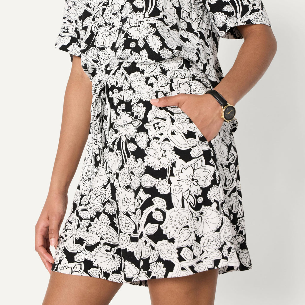 Amazon Essentials Women's High-Rise Relaxed-Fit Fluid Twill Pull-On Shorts (Shirt Sold Separately), Black Ivory Folk Floral, Small